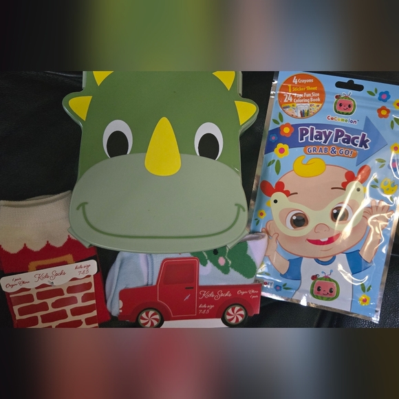 CoComelon Other - Little Kids Gift 4pc Bundle CoComelon Bento Box 2pair Of Socks